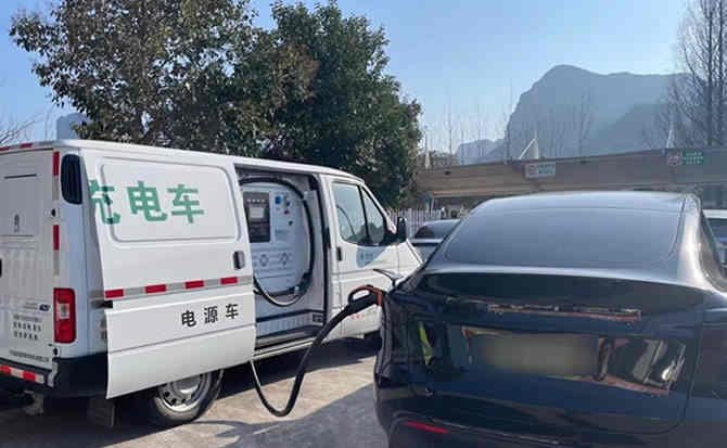 兴国汽车搭电